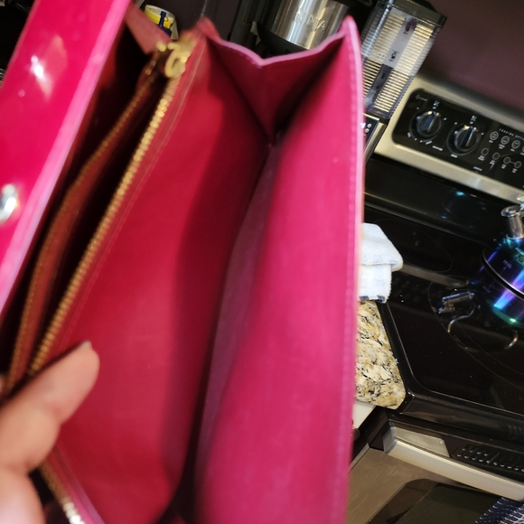 Authentic LOUIS VUITTON VERNIS RED WALLET - Picture 8 of 13